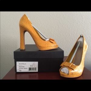 Mustard yellow open toed heels